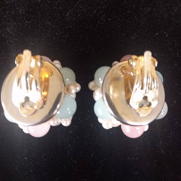 VTG faux pearl clip on earrings, pastel colors - Picture 2 of 5
